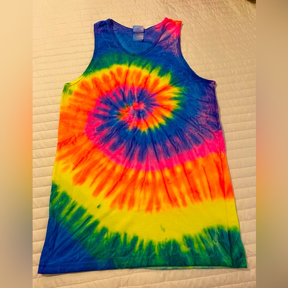 Women’s size small | Sleeveless tie dye shirt.
